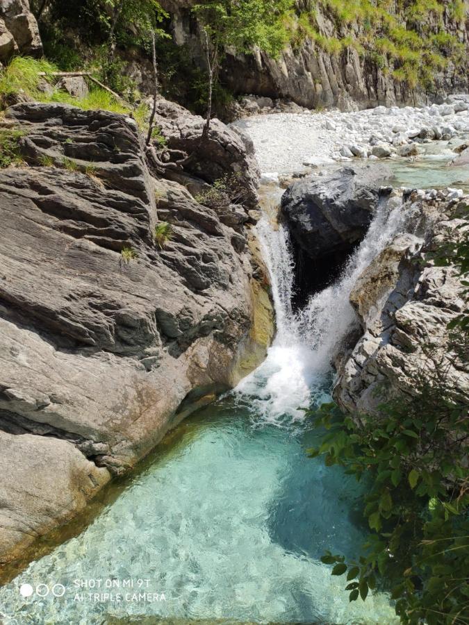 Incantevole Casa Sul Fiume, Relax E Natura Ai Piedi Della Alpi Apuane Massa Kültér fotó