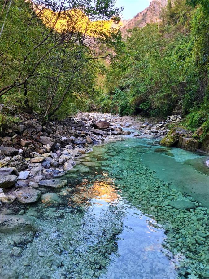 Incantevole Casa Sul Fiume, Relax E Natura Ai Piedi Della Alpi Apuane Massa Kültér fotó